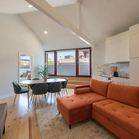 Superb Flat W/ Ac & Balcony By Lovelystay Apartment